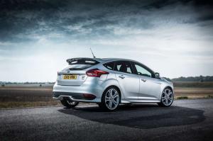 2015 Ford Focus ST Mountune UK)