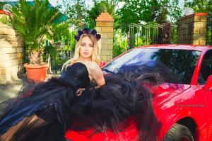 Любимый автомобиль светловолосой феи