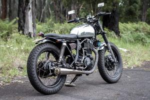 1988 Yamaha SR400 by Salty Speed Co