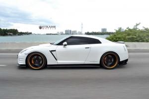 2015 Nissan GT-R by Alpha Performance on Strasse Wheels