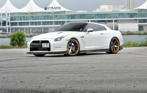 2015 Nissan GT-R by Alpha Performance on Strasse Wheels
