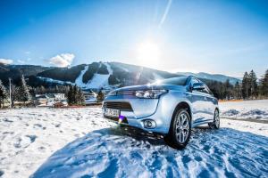 Mitsubishi Outlander PHEV 13 года