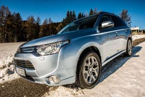 Mitsubishi Outlander PHEV 13