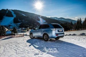 2013год  Mitsubishi Outlander PHEV