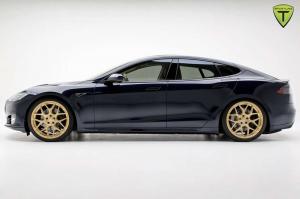 2014 Tesla Model S by T Sportline