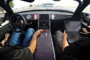 DeLorean дрифтует без водителя