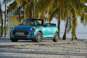 У нового Mini Cooper «сорвало» крышу
