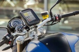 BMW представила подставку для смартфонов