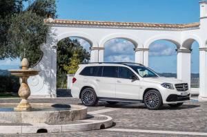 Компания Mercedes-Benz представила новый большой внедорожник GLS