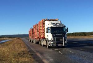 Новый грузовик Scania: тринадцать осей, 104 тонны веса и пульт для переключения сигналов светофоров