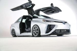 Toyota Mirai превратилась в машину времени