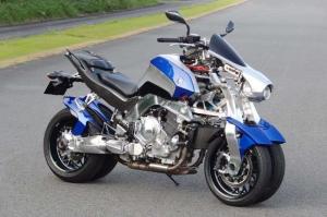 Yamaha научила четырехколесный мотоцикл наклоняться