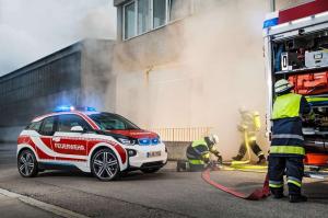 BMW превратила электромобиль i3 в пожарного
