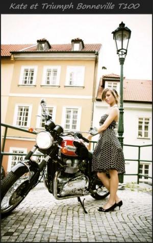 Девушка Kate и Triumph Bonneville T100