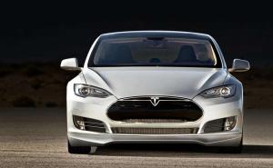 2014 Tesla Model S by Unplugged Performance