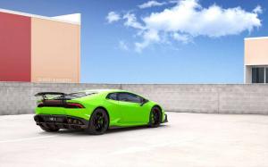 2015 Lamborghini Huracan with Akrapovic Exhaust