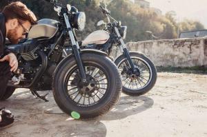 2016 Moto Guzzi V9 Bobber и Moto Guzzi V9 Roamer