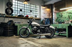 2016 Moto Guzzi V9 Bobber и Moto Guzzi V9 Roamer