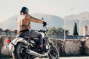 2016 Moto Guzzi V9 Bobber и Moto Guzzi V9 Roamer