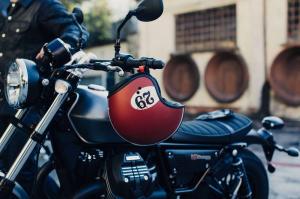 2016 Moto Guzzi V9 Bobber и Moto Guzzi V9 Roamer