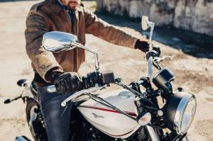 2016 Moto Guzzi V9 Bobber и Moto Guzzi V9 Roamer