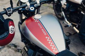 2016 Moto Guzzi V9 Bobber и Moto Guzzi V9 Roamer