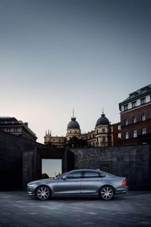 2016 Volvo S90