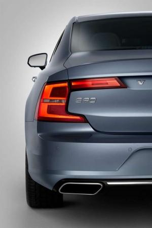 2016 Volvo S90