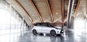 2015 Toyota Yaris Hybrid Bi-Tone Style