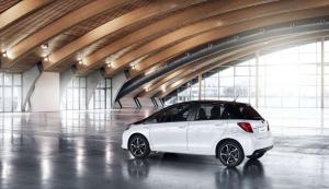 2015 Toyota Yaris Hybrid Bi-Tone Style