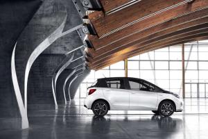 2015 Toyota Yaris Hybrid Bi-Tone Style