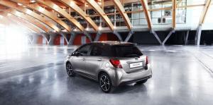 2015 Toyota Yaris Hybrid Bi-Tone Style
