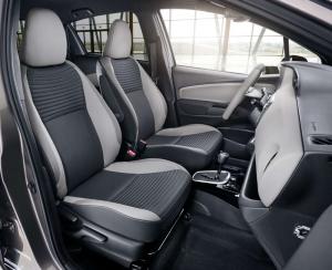 2015 Toyota Yaris Hybrid Bi-Tone Style