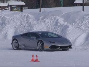 Lamborghini Huracan Having Fun in the Snow