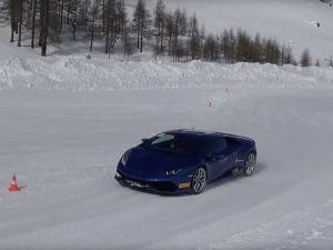 Lamborghini Huracan Having Fun in the Snow