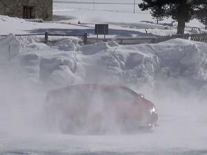 Lamborghini Huracan Having Fun in the Snow