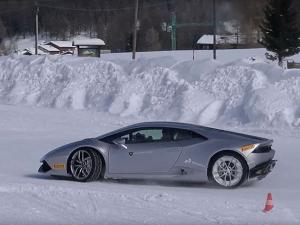 Lamborghini Huracan Having Fun in the Snow