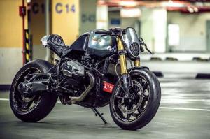 Кастомный кафе-рейсер BMW R nineT Paranoia