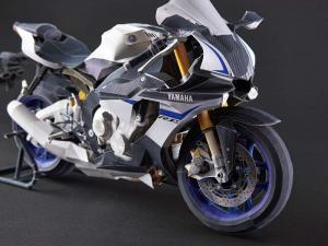Бумажный спортбайк Yamaha YZF-R1M