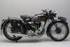 Старинный байк AJS M12 1939 модельного года