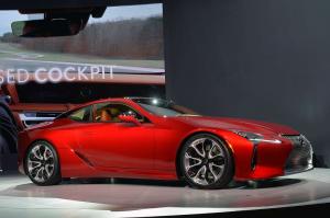 В Детройте состоялась премьера нового флагманского купе Lexus LC500