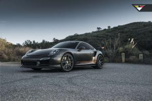 Ателье Vorsteiner подготовило новый комплект широко обвеса для спорткара Porsche 911 Turbo