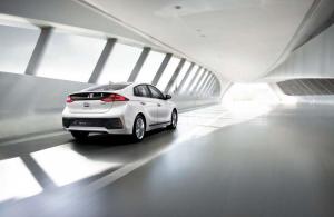 2016 Hyundai IONIQ hybrid
