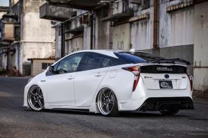 2016 Toyota Prius by Kuhl