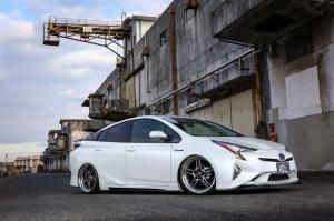 2016 Toyota Prius by Kuhl