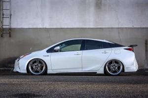 2016 Toyota Prius by Kuhl