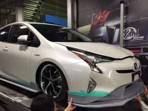 2016 Toyota Prius by Kuhl