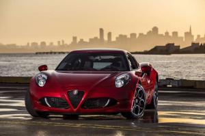 Спортивные автомобили Alfa Romeo 4C Coupe и 4C Spider подвергли едва заметному обновлению