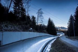 2016 Nissan Seven-Seater Bobsleigh