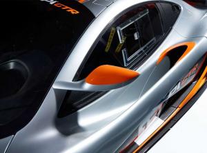 Сборочный цех гиперкара McLaren P1 GTR